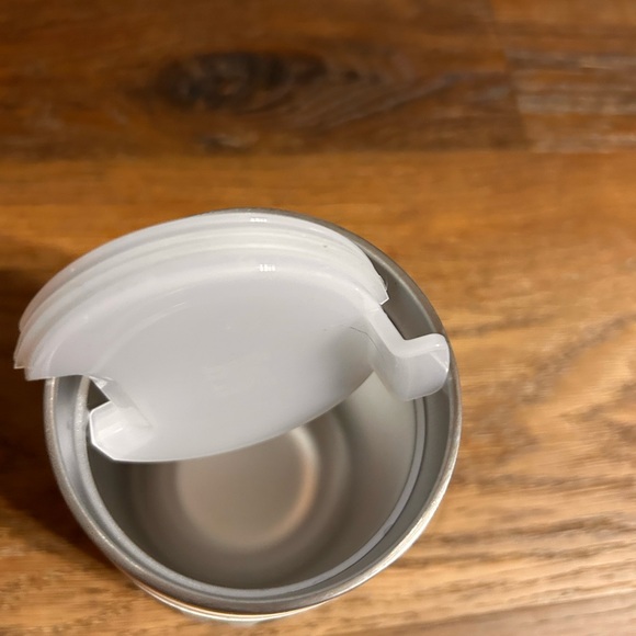 Stanley - Picture 3 of 3